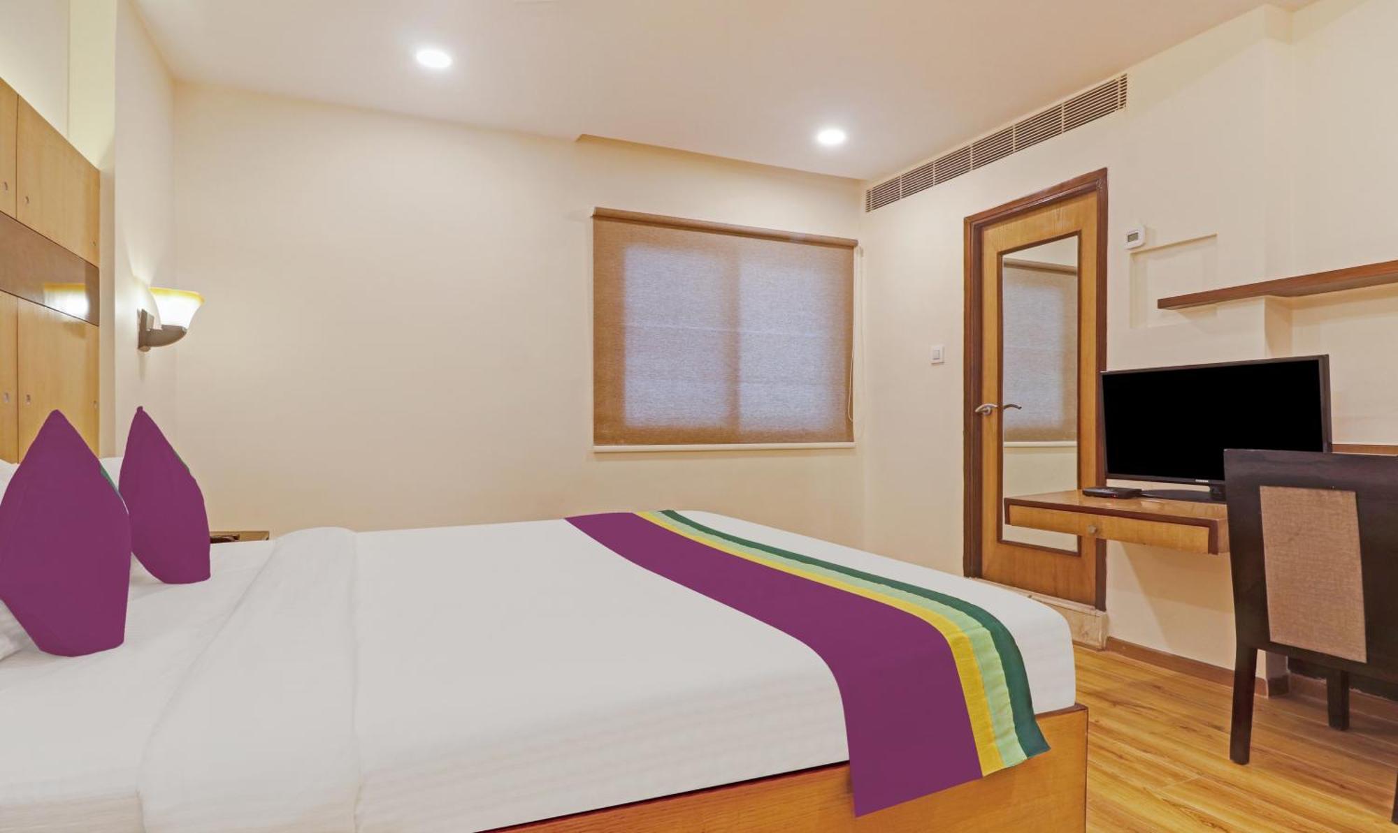Treebo Premium Seven Lake View Hyderabad Exterior photo